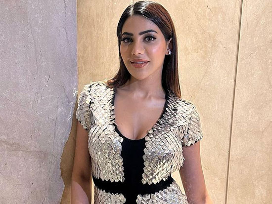 Riveting Poses Of Nikki Tamboli In Silver Skirt